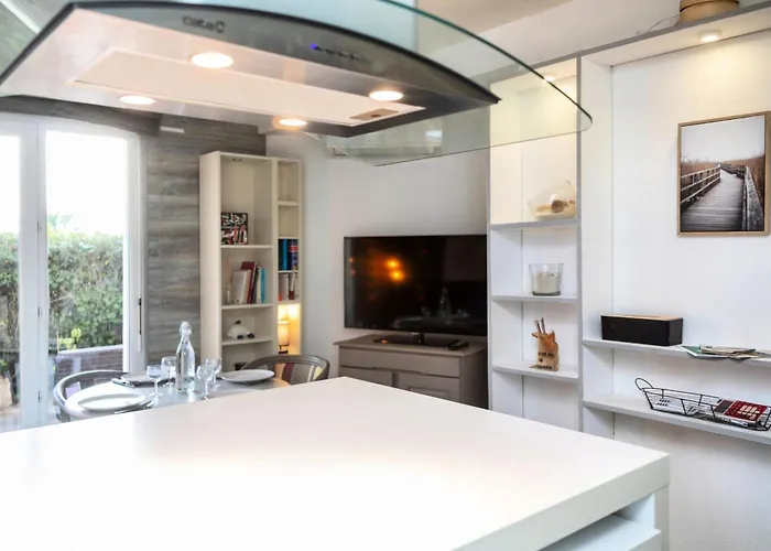 With Terrace And Views Of The Pyrenees * קאנט אן רוסיון