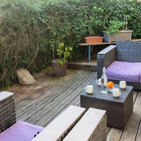 With Terrace And Views Of The Pyrenees アパート